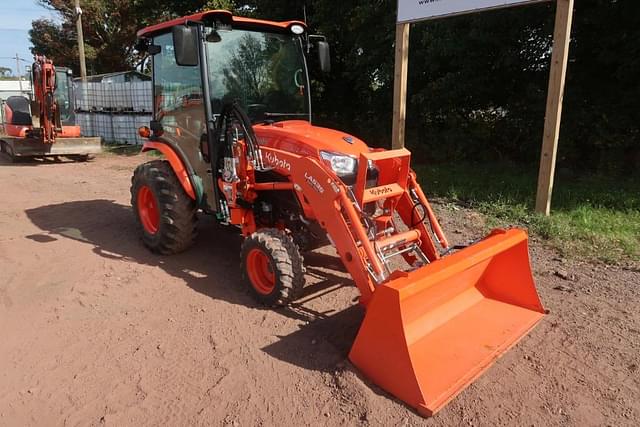 Image of Kubota LX3310 equipment image 4