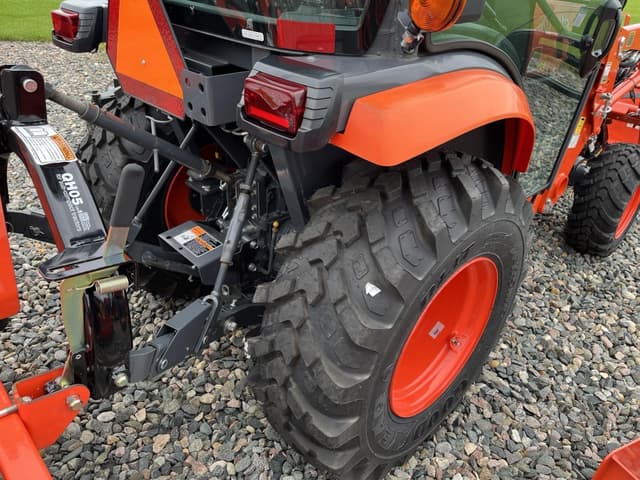 Image of Kubota LX3520HSDC equipment image 3