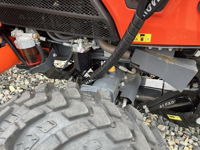 Image of Kubota LX3520HSDC equipment image 4