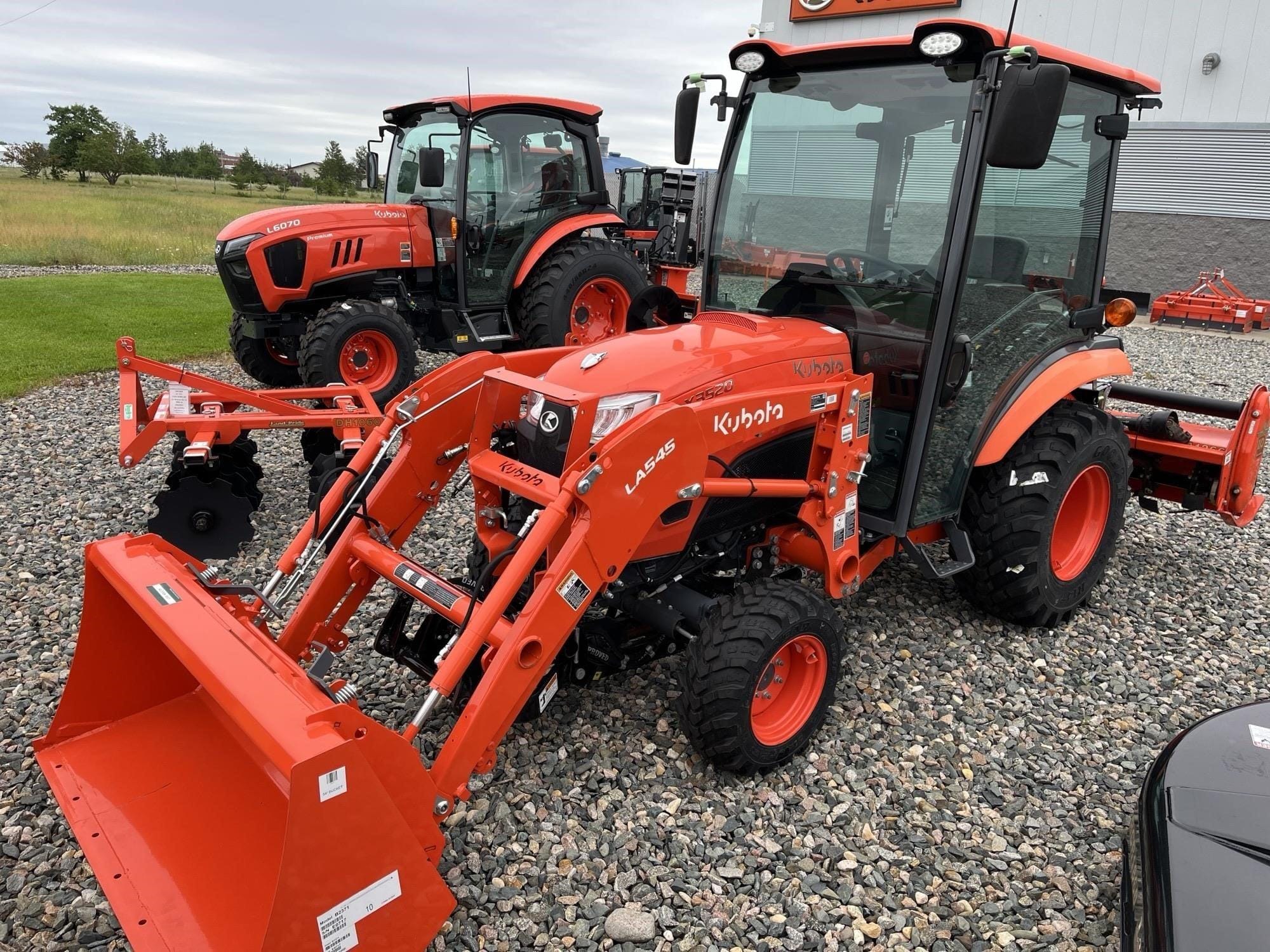 2023 Kubota LX3520HSDC Equipment Image0