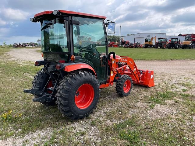 Image of Kubota LX4020HSDC equipment image 3