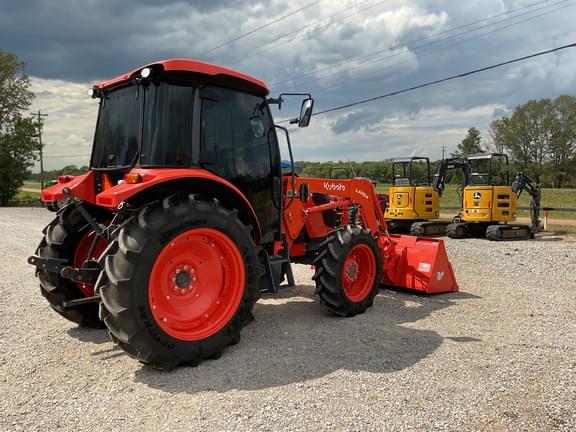 Image of Kubota M4D-071 equipment image 4