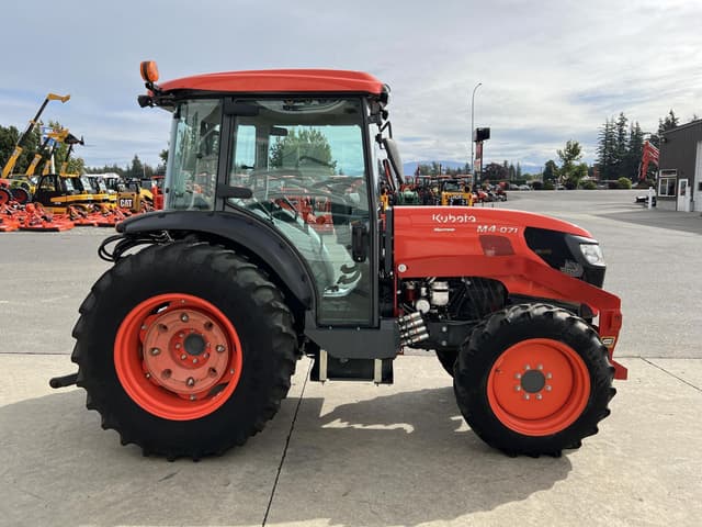 Image of Kubota M4N-071HDC12 equipment image 4