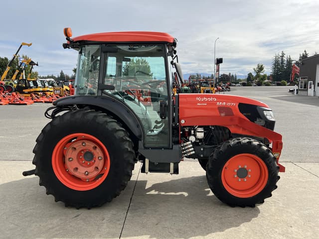 Image of Kubota M4N-071HDC12 equipment image 4