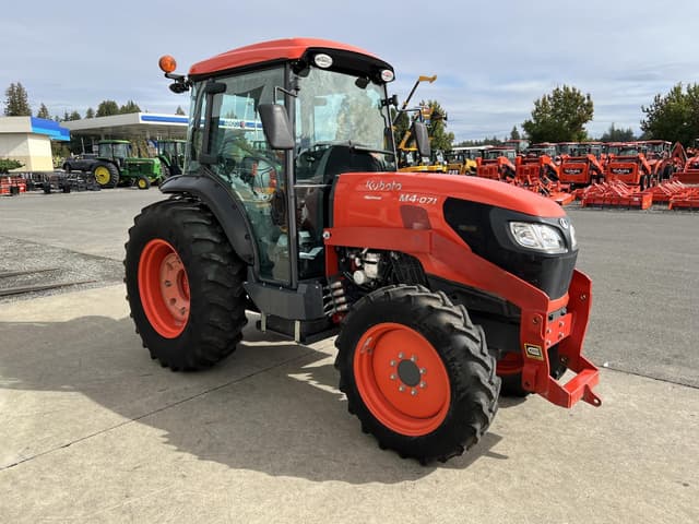 Image of Kubota M4N-071HDC12 equipment image 3