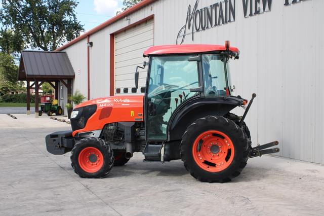 Image of Kubota M4N-071 equipment image 4