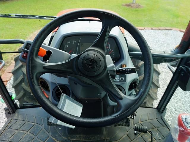 Image of Kubota M5-091 equipment image 4