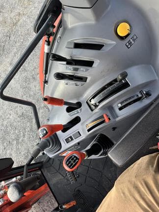 Image of Kubota M5-111 equipment image 4