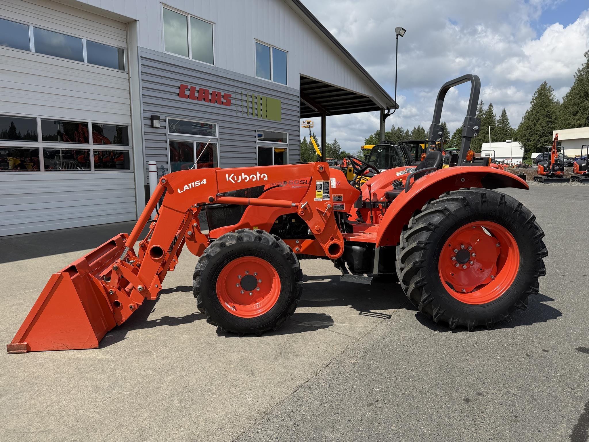 2023 Kubota M5660SUHD Equipment Image0