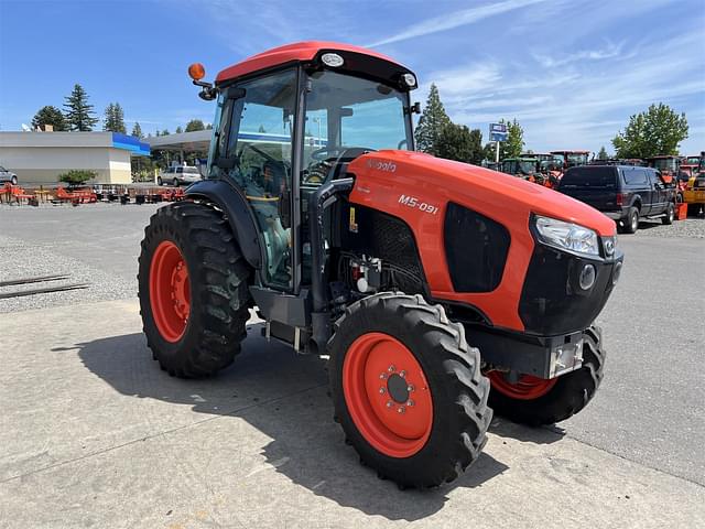 Image of Kubota M5N-091 equipment image 3