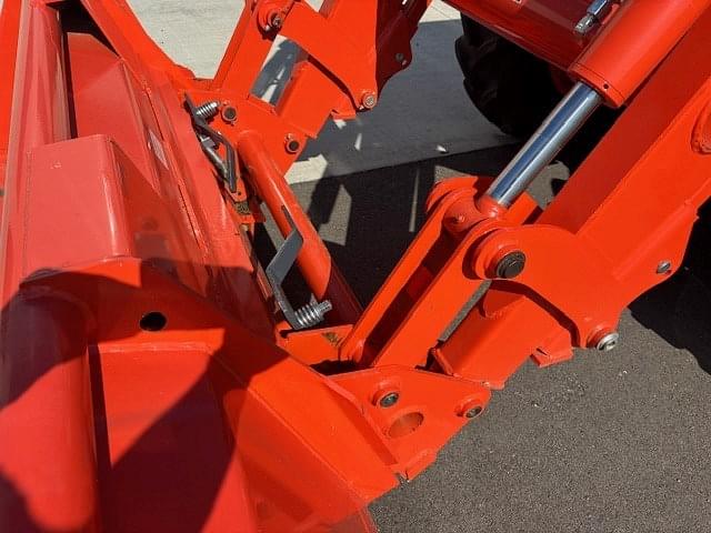 Image of Kubota M6-111 equipment image 3