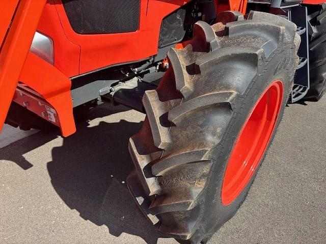 Image of Kubota M6-111 equipment image 2