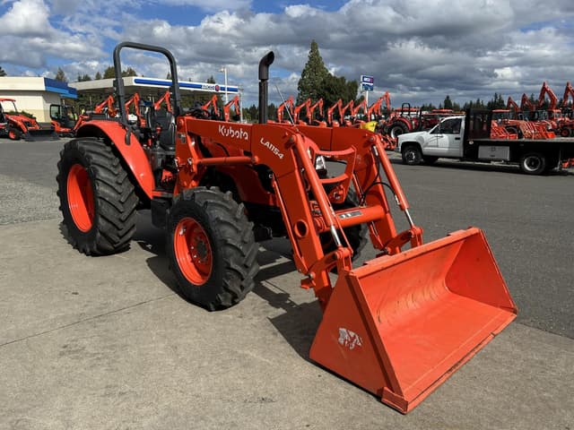Image of Kubota M6060HD equipment image 3