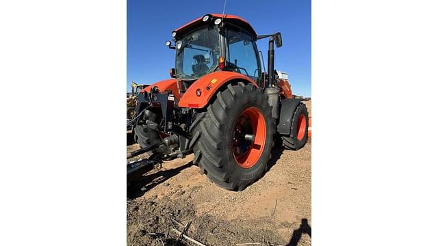 Image of Kubota M7.152 Deluxe equipment image 2