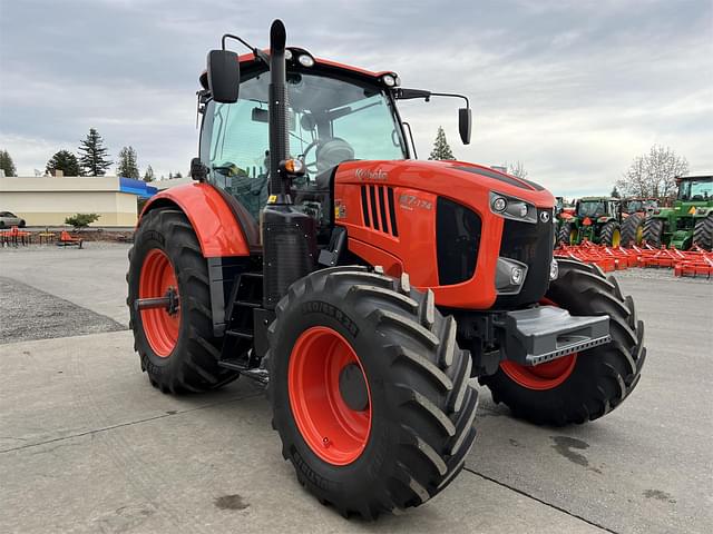 Image of Kubota M7-174 Deluxe equipment image 4