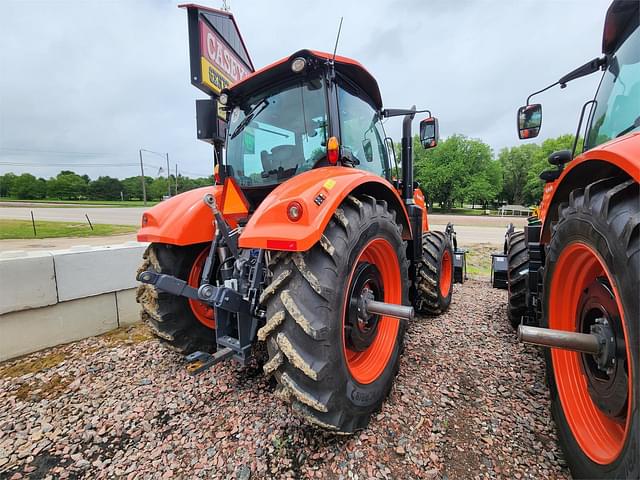 Image of Kubota M7-174 Premium KVT equipment image 2