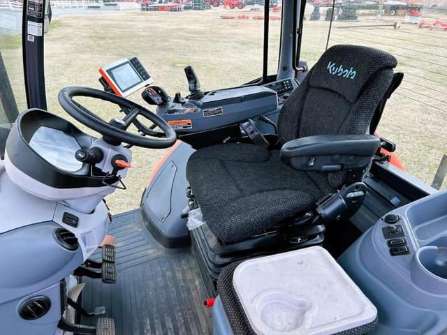 Image of Kubota M7.174 Premium equipment image 4