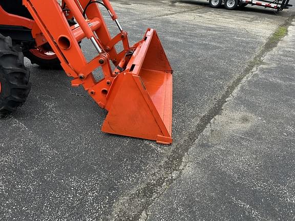 Image of Kubota M7060 equipment image 4