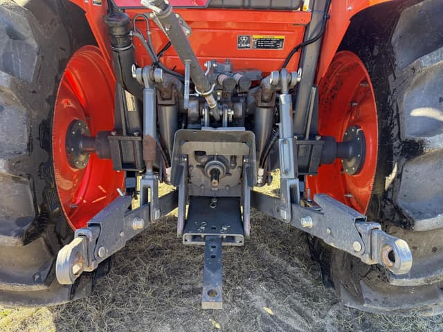 Image of Kubota M7060HD equipment image 4