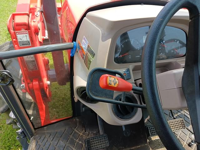 Image of Kubota M7060HD equipment image 2