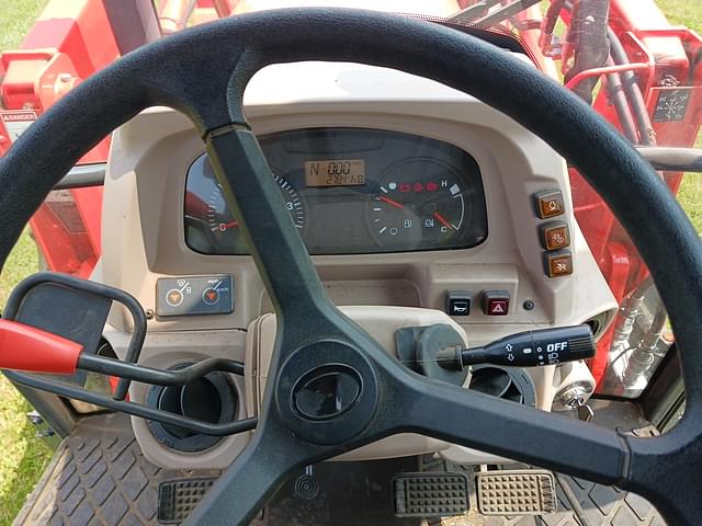Image of Kubota M7060HD equipment image 1