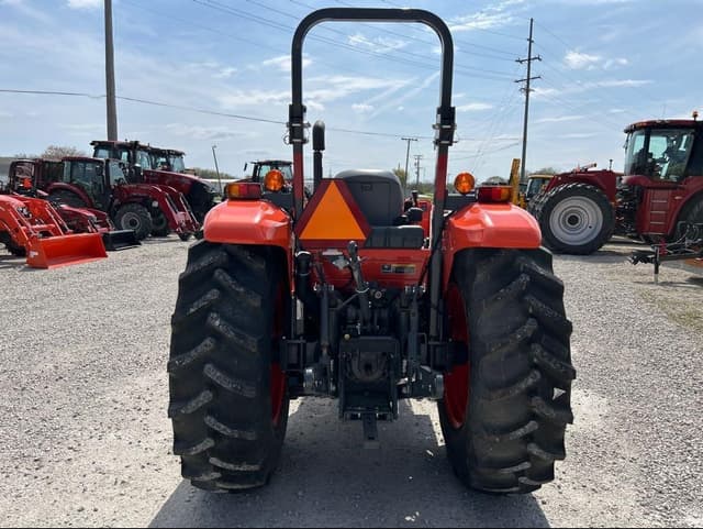 Image of Kubota M7060HD equipment image 3