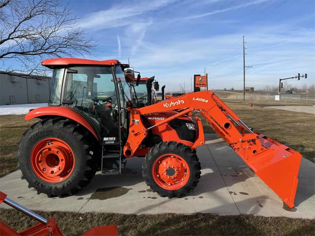 Image of Kubota M7060 equipment image 4