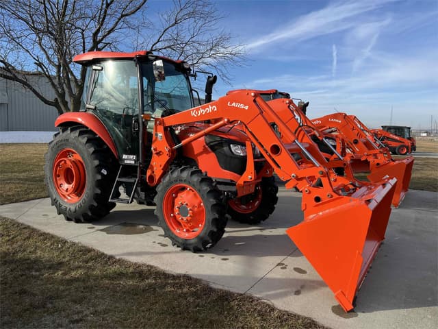 Image of Kubota M7060 equipment image 3