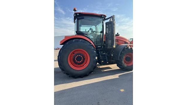 Image of Kubota M8-181 equipment image 3