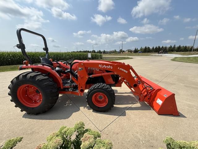Image of Kubota MX5400 equipment image 1