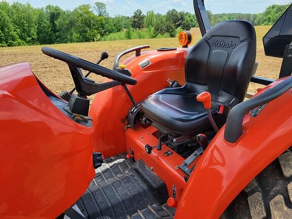 Image of Kubota MX5400 equipment image 3