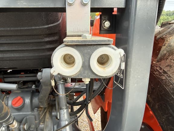 Image of Kubota MX5400 equipment image 4