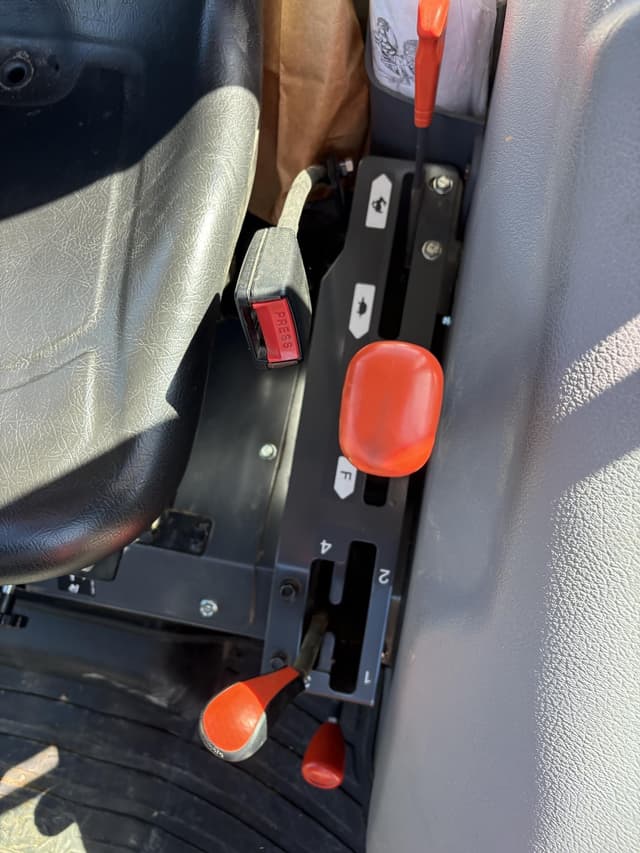 Image of Kubota MX5400DT equipment image 4