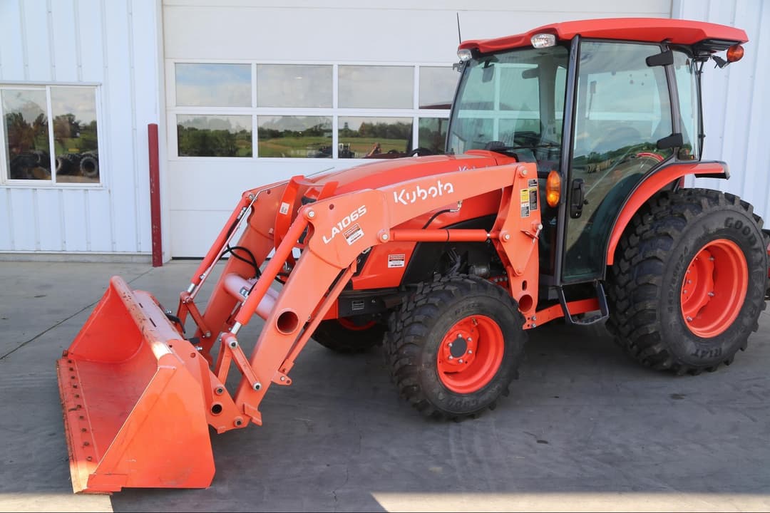 Image of Kubota MX5400DT Primary image