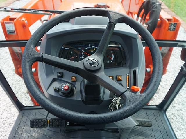 Image of Kubota MX5400 equipment image 3