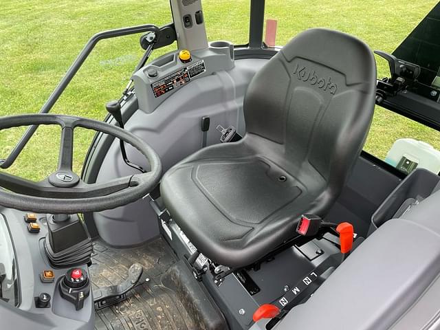 Image of Kubota MX6000 equipment image 4