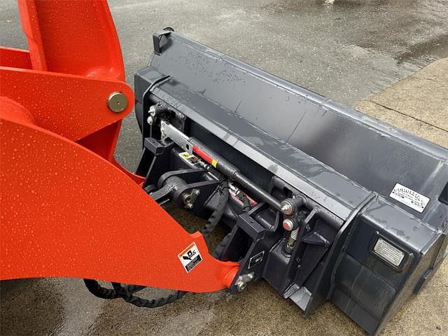 Image of Kubota R430 equipment image 4