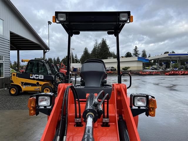 Image of Kubota R430 equipment image 3