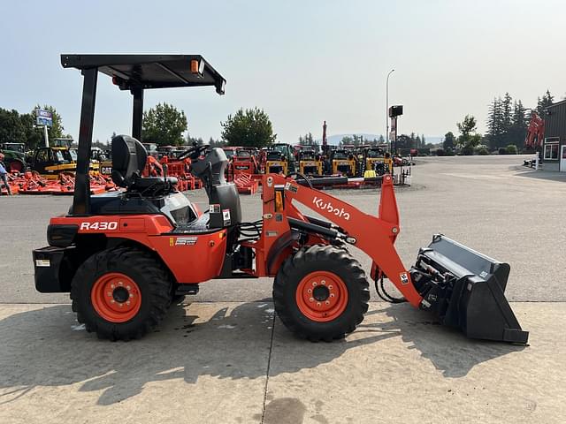 Image of Kubota R430 equipment image 4