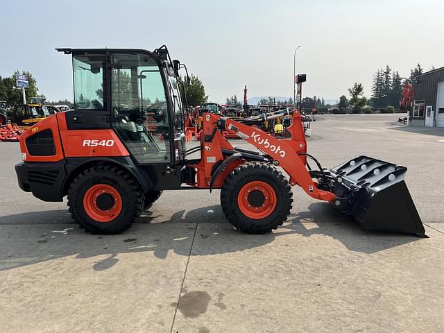 Image of Kubota R540 equipment image 4