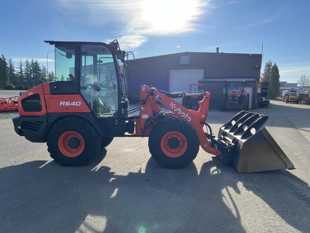 Image of Kubota R640 equipment image 4