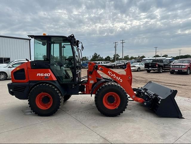 Image of Kubota R640 equipment image 3