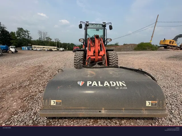 Image of Kubota R640 equipment image 3