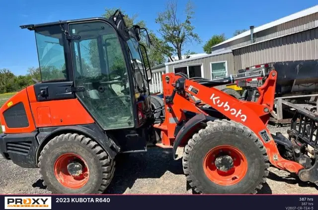 Image of Kubota R640 equipment image 3
