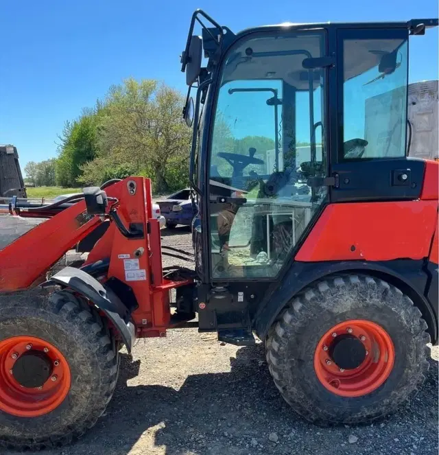 Image of Kubota R640 equipment image 4