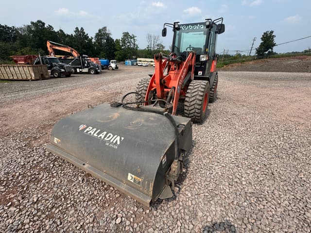 Image of Kubota R640 equipment image 2