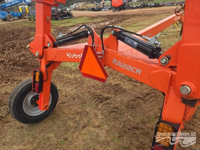 Image of Kubota RA212CR equipment image 3