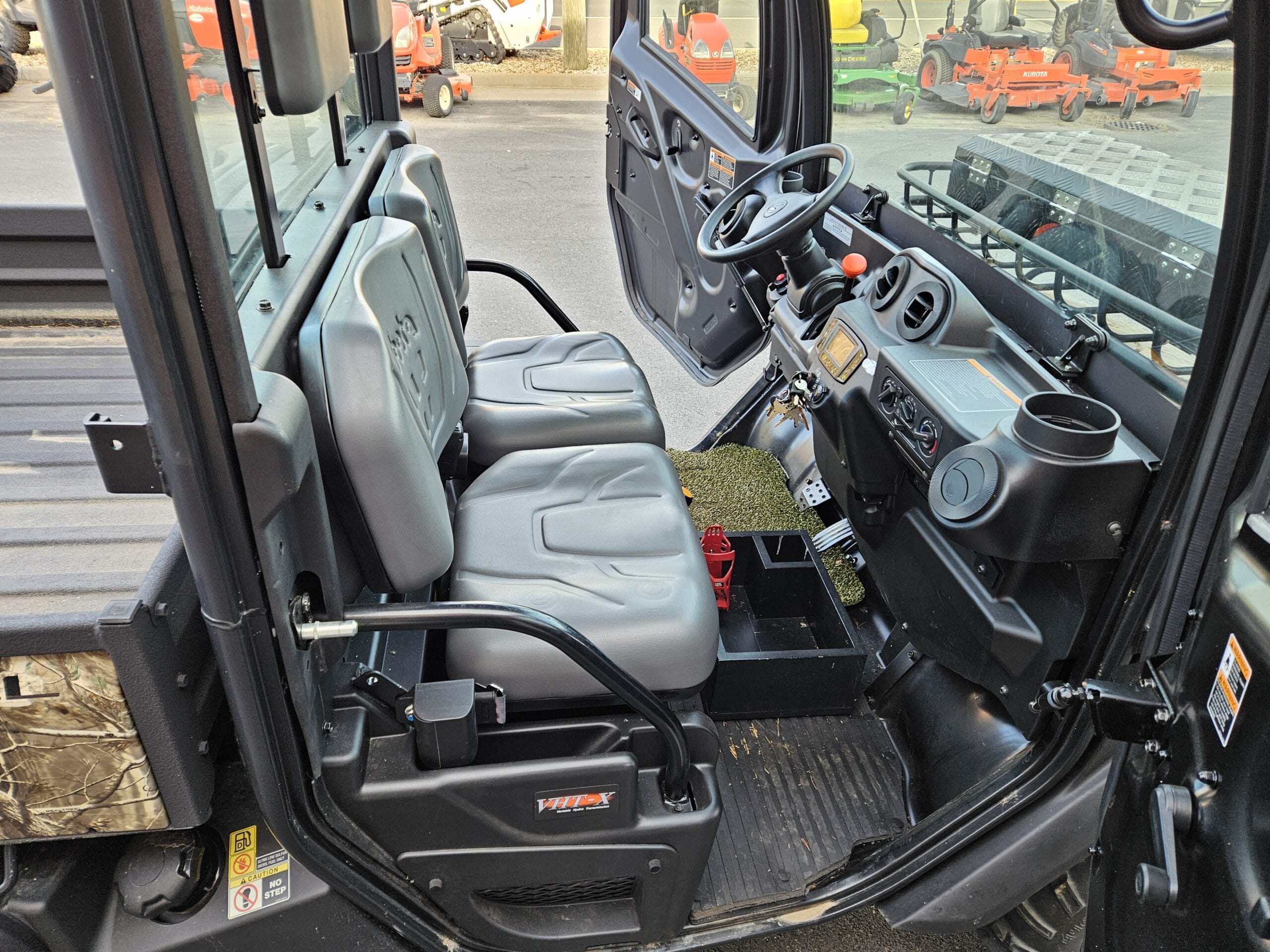 2023 Kubota RTV-X1100CRL-A Equipment Image0