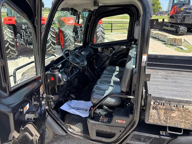 Image of Kubota RTV-X1100CRL-A equipment image 4