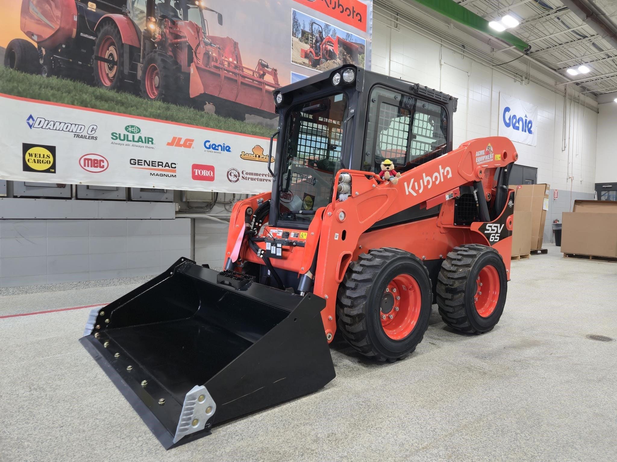 2023 Kubota SSV65 Equipment Image0